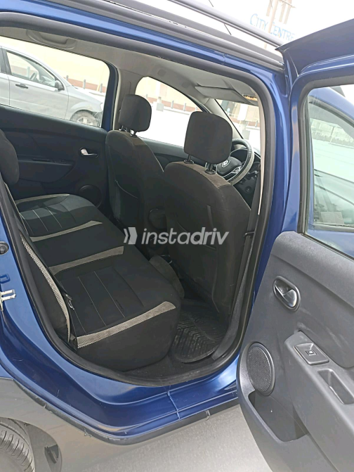 Renault Sandero Step Way 2021 Blue Automatic Used for Sale in Greater Cairo ( Cairo + Giza) - 9