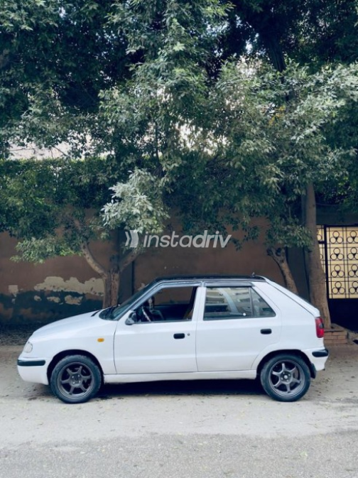 سكودا فيليشيا 1999 أبيض يدوي مستعملة للبيع في قليوب - 3