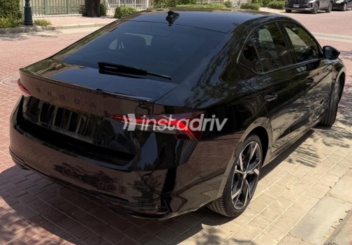 سكودا اوكتافيا A8 2025 أسود أوتوماتيك مستعملة للبيع في الشروق - 4