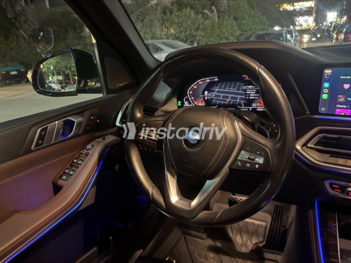 بي ام دبليو X5 2020 أسود أوتوماتيك مستعملة للبيع في مدينة نصر - 7