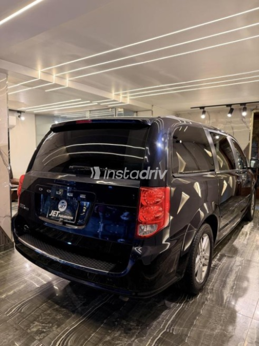 Dodge Caravan 2013 Dark Blue Automatic Used for Sale in Nasr city - 5