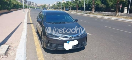 تويوتا كورولا 2017 رمادي أوتوماتيك مستعملة للبيع في مدينة الشيخ زايد - 1