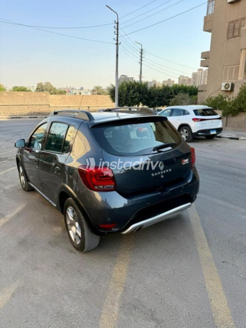 رينو سانديرو  ( ستيب  واى ) 2022 رمادي أوتوماتيك مستعملة للبيع في مصر الجديدة - 6
