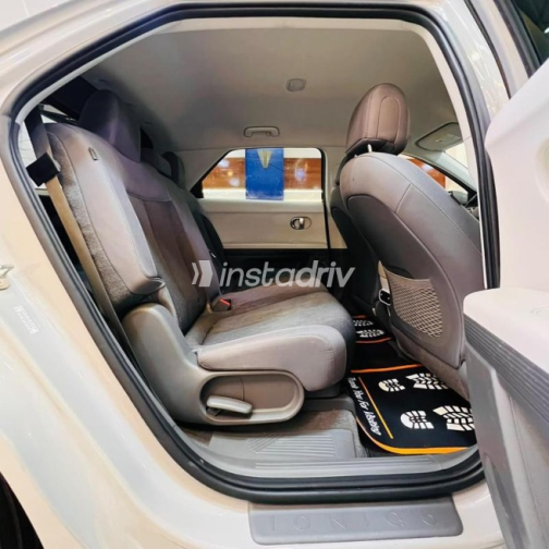 Hyundai Ioniq 2025 Silver Automatic Used for Sale in Cairo - 7
