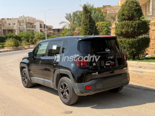 جيب رينيجيد 2021 أسود أوتوماتيك مستعملة للبيع في مدينة نصر - 3