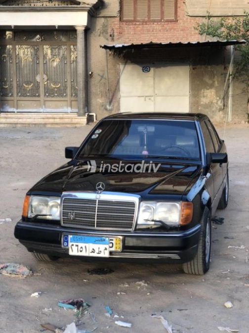 مرسيدس E 200 1991 أسود أوتوماتيك مستعملة للبيع في الدلنجات - 2