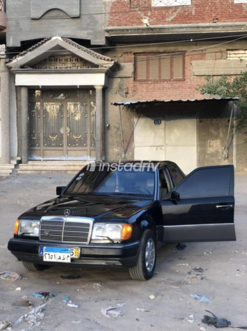 مرسيدس E 200 1991 أسود أوتوماتيك مستعملة للبيع في الدلنجات - 3
