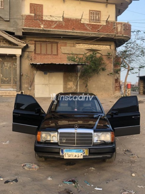 مرسيدس E 200 1991 أسود أوتوماتيك مستعملة للبيع في الدلنجات - 5