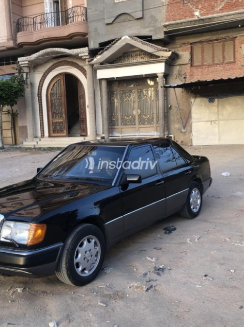 مرسيدس E 200 1991 أسود أوتوماتيك مستعملة للبيع في الدلنجات - 6