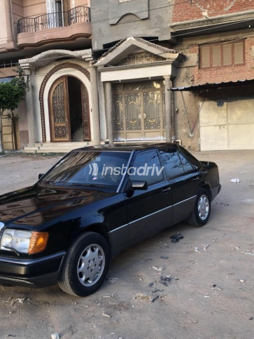 مرسيدس E 200 1991 أسود أوتوماتيك مستعملة للبيع في الدلنجات - 7
