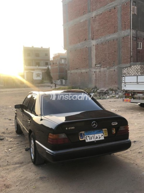 مرسيدس E 200 1991 أسود أوتوماتيك مستعملة للبيع في الدلنجات - 8