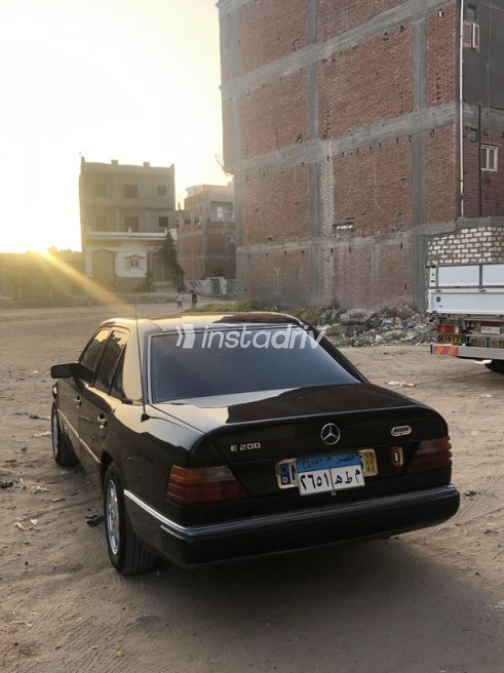 مرسيدس E 200 1991 أسود أوتوماتيك مستعملة للبيع في الدلنجات - 9