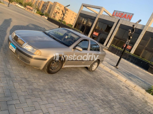 سكودا اوكتافيا A4 2008 ذهبي يدوي مستعملة للبيع في العاشر من رمضان - 4
