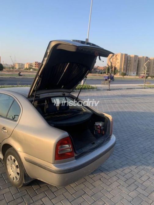 سكودا اوكتافيا A4 2008 ذهبي يدوي مستعملة للبيع في العاشر من رمضان - 6