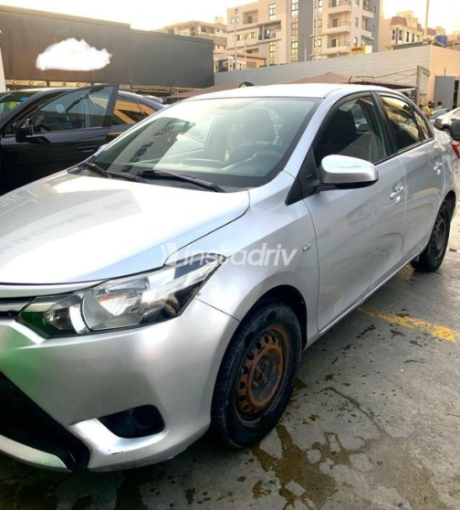 Toyota Yaris 2015 Silver Automatic Used for Sale in Greater Cairo ( Cairo + Giza) - 3