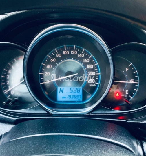 Toyota Yaris 2015 Silver Automatic Used for Sale in Greater Cairo ( Cairo + Giza) - 5