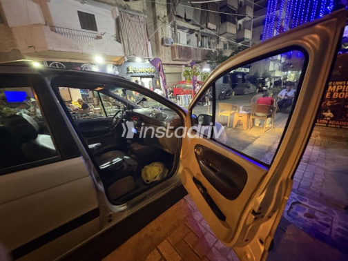 رينو سينيك 2002 فضي أوتوماتيك مستعملة للبيع في الإسكندرية - 4