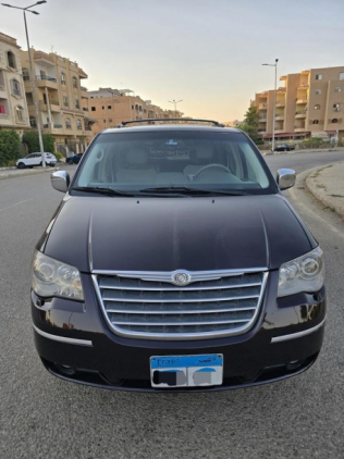 Chrysler Town & Country 2010 White Automatic Used for Sale in Al Shorouk