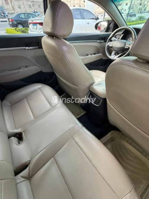 Hyundai Elantra 2019 Dark Blue Automatic Used for Sale in Cairo - 5