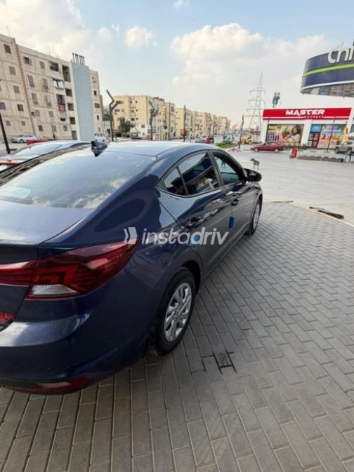 Hyundai Elantra 2019 Dark Blue Automatic Used for Sale in Cairo - 8