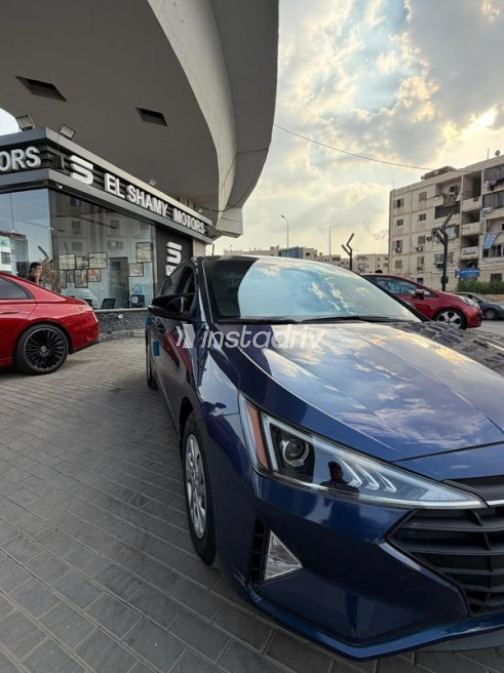 Hyundai Elantra 2019 Dark Blue Automatic Used for Sale in Cairo - 9