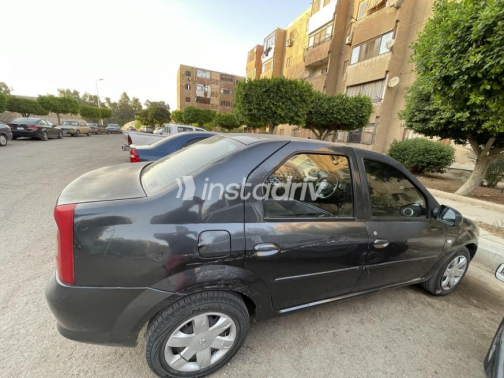 رينو لوجان 2014 رمادي غامق أوتوماتيك مستعملة للبيع في القاهرة - 2