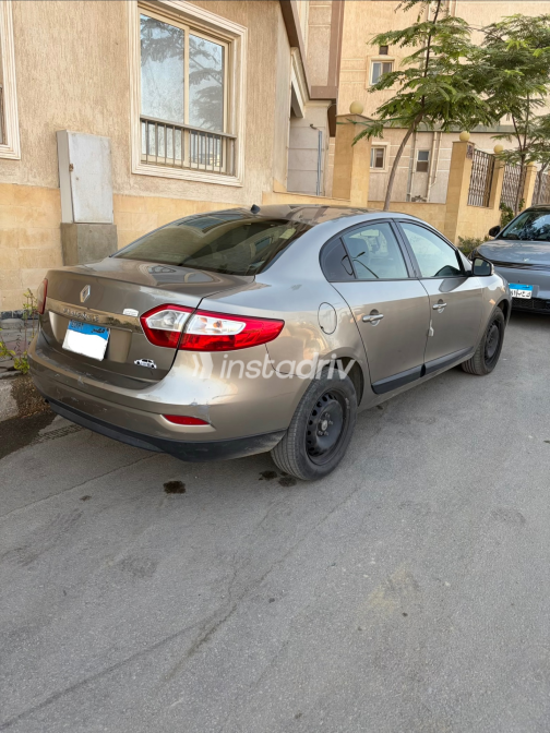 Renault Fluence 2017 Champagne Automatic Used for Sale in Greater Cairo ( Cairo + Giza) - 4