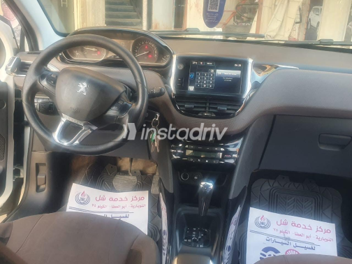 Peugeot 2008 2016 White Automatic Used for Sale in Greater Cairo ( Cairo + Giza) - 3