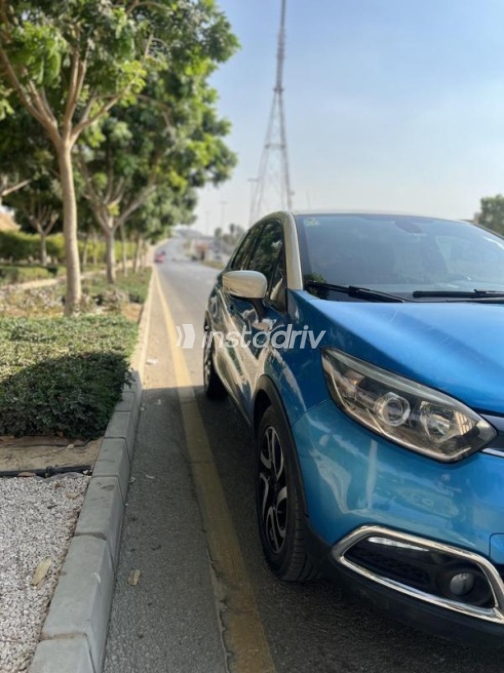 Renault Captur 2017 Cyan Automatic Used for Sale in Cairo - 3