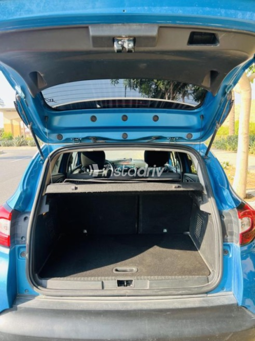 Renault Captur 2017 Cyan Automatic Used for Sale in Cairo - 4