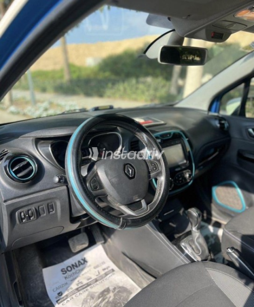 Renault Captur 2017 Cyan Automatic Used for Sale in Cairo - 5