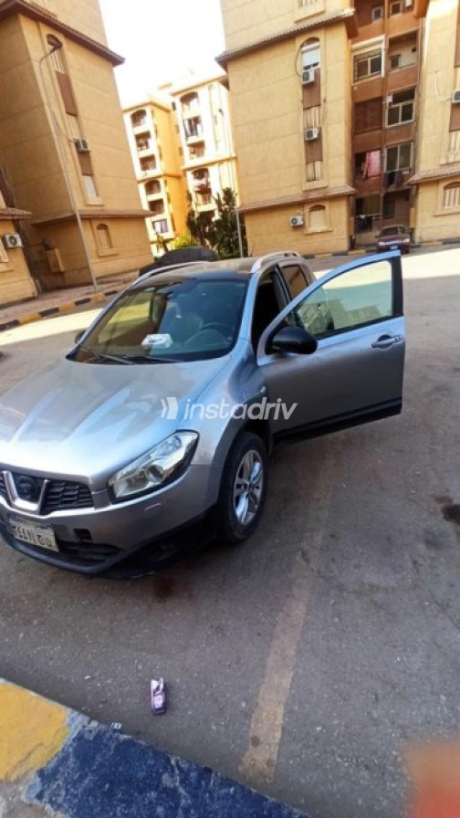 Nissan Qashqai 2014 Silver Automatic Used for Sale in 6 October - 2