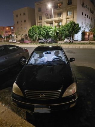 نيسان صنى 2015 أسود أوتوماتيك مستعملة للبيع في القاهرة