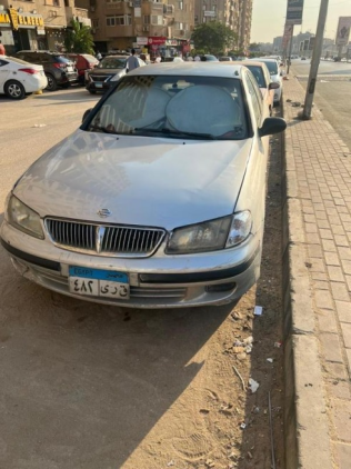 نيسان صنى 2001 فضي يدوي مستعملة للبيع في القاهرة