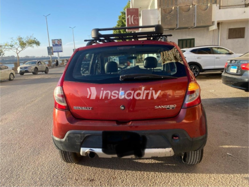 Renault Sandero Step Way 2013 Red Manual Used for Sale in Sohag - 4