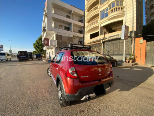 Renault Sandero Step Way 2013 Red Manual Used for Sale in Sohag - 6