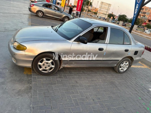 هيونداي اكسنت 1999 فضي يدوي مستعملة للبيع في العاشر من رمضان - 2