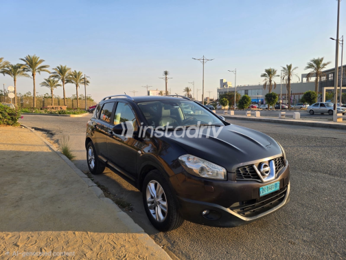 Nissan Qashqai 2014 Purple Automatic Used for Sale in Greater Cairo ( Cairo + Giza) - 5