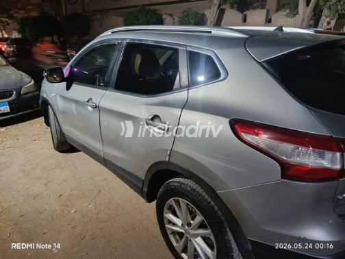 Nissan Qashqai 2017 Silver Automatic Used for Sale in Hadayek October - 3