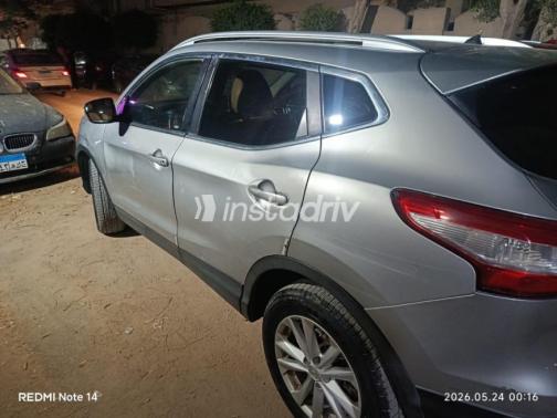 Nissan Qashqai 2017 Silver Automatic Used for Sale in Hadayek October - 5