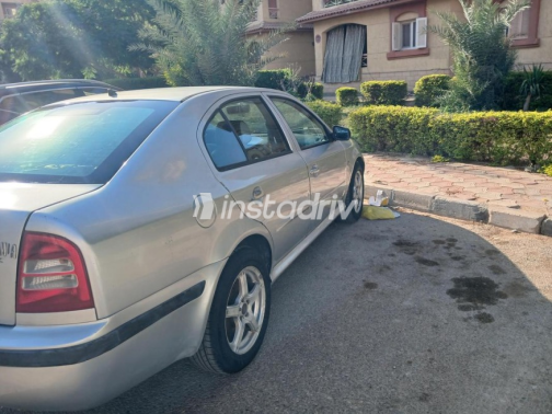 سكودا اوكتافيا A4 2004 فضي أوتوماتيك مستعملة للبيع في الشروق - 1