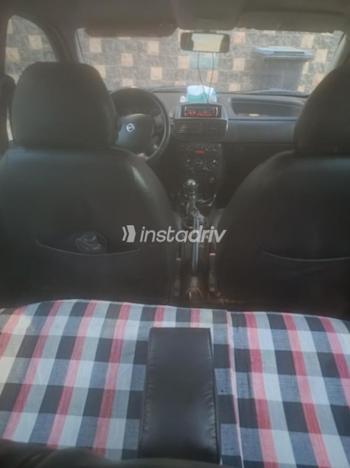 Fiat Punto 2009 Dark Red Manual Used for Sale in Greater Cairo ( Cairo + Giza) - 5