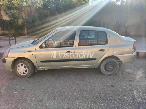 Renault Clio 2004 White Manual Used for Sale in Cairo - 2