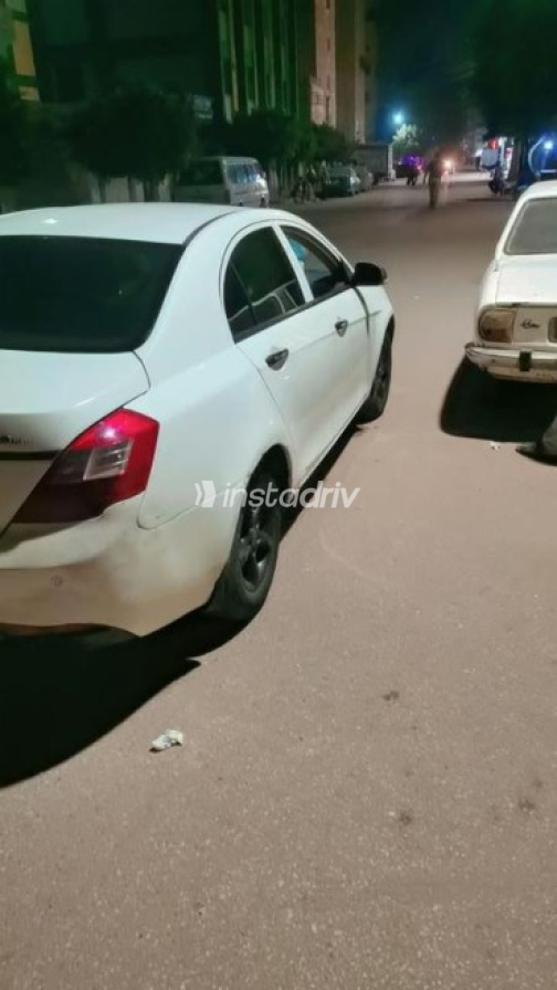 Geely Emgrand 7 2014 White Manual Used for Sale in Qalyub - 4