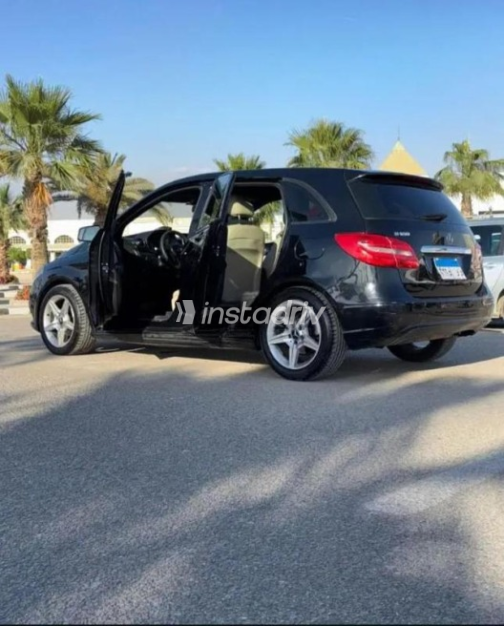 مرسيدس B 180 2014 أسود أوتوماتيك مستعملة للبيع في 6 أكتوبر - 2