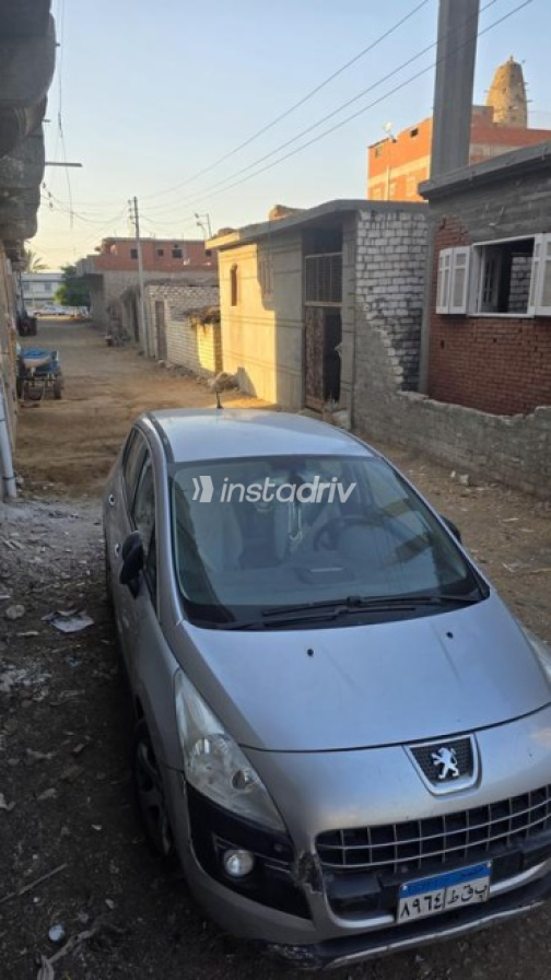 Peugeot 3008 2013 Dark Gray Automatic Used for Sale in Beheira - 1
