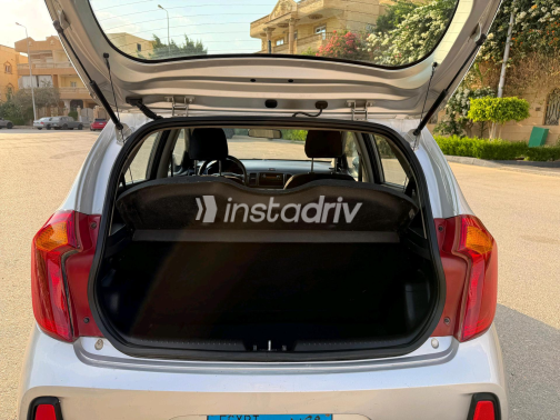 Kia Picanto 2016 Silver Automatic Used for Sale in Greater Cairo ( Cairo + Giza) - 6