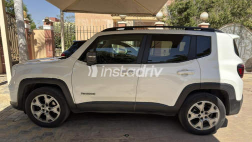 Jeep Renegade 2021 White Automatic Used for Sale in Sheikh Zayed City - 4