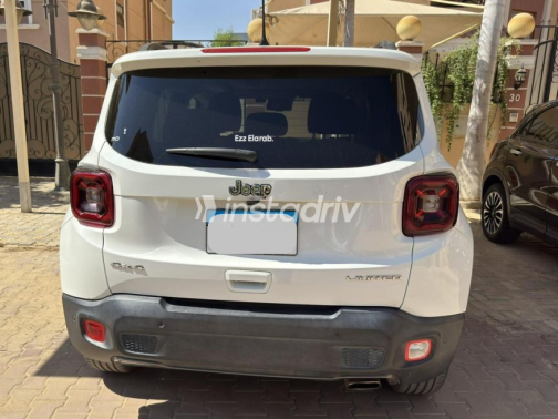 Jeep Renegade 2021 White Automatic Used for Sale in Sheikh Zayed City - 7