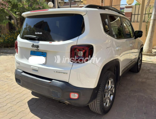 Jeep Renegade 2021 White Automatic Used for Sale in Sheikh Zayed City - 8